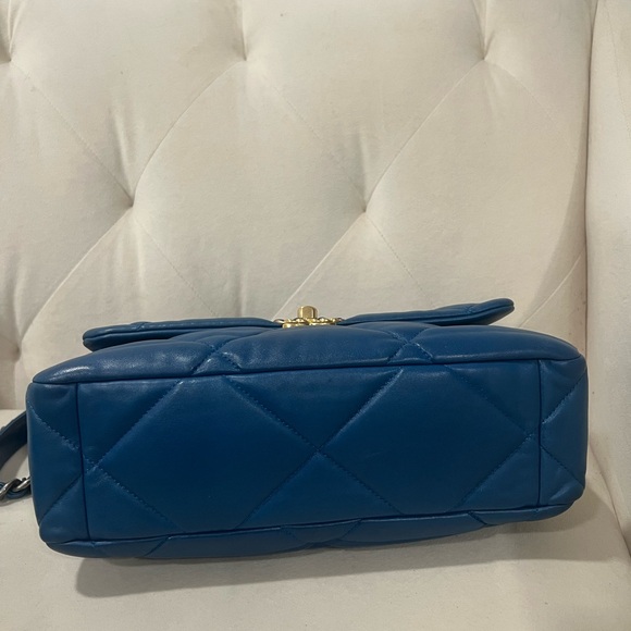 CHANEL Blue Flap 19 Quilted Lambskin Bag with Gold Hardware - Picture 5 of 13